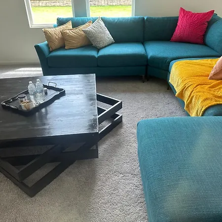 Cozy Modern Retreat, Comfortable And Spacious